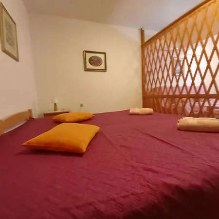 Boutique In Pjescana Uvala With Balcony *
