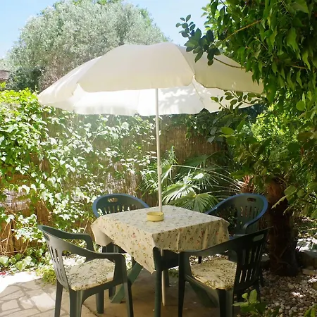 Boutique In Pjescana Uvala With Balcony Vintijan