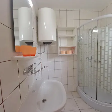 Boutique In Pjescana Uvala With Balcony * Vintijan