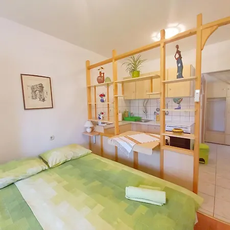 Boutique In Pjescana Uvala With Balcony * Vintijan